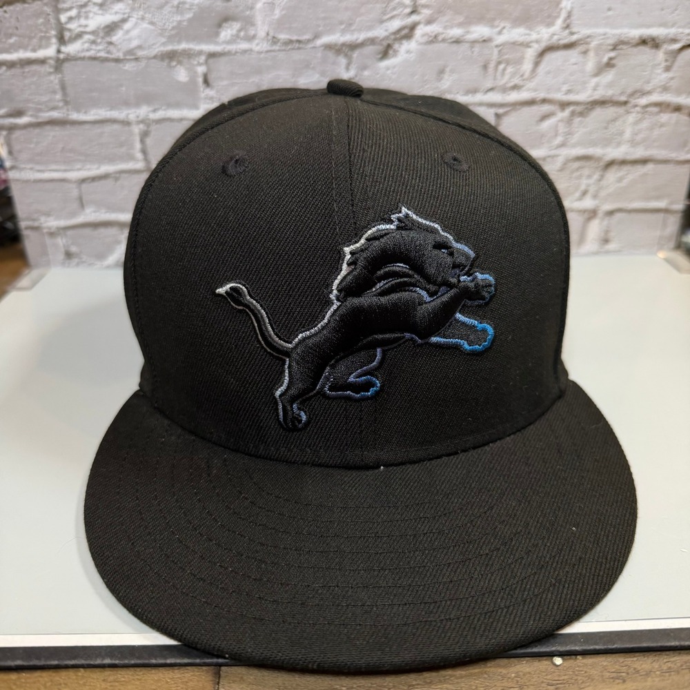 Detroit Lions New Era 59FIFTY Fitted Hat Cap Black Blue NFL Football Size 8
